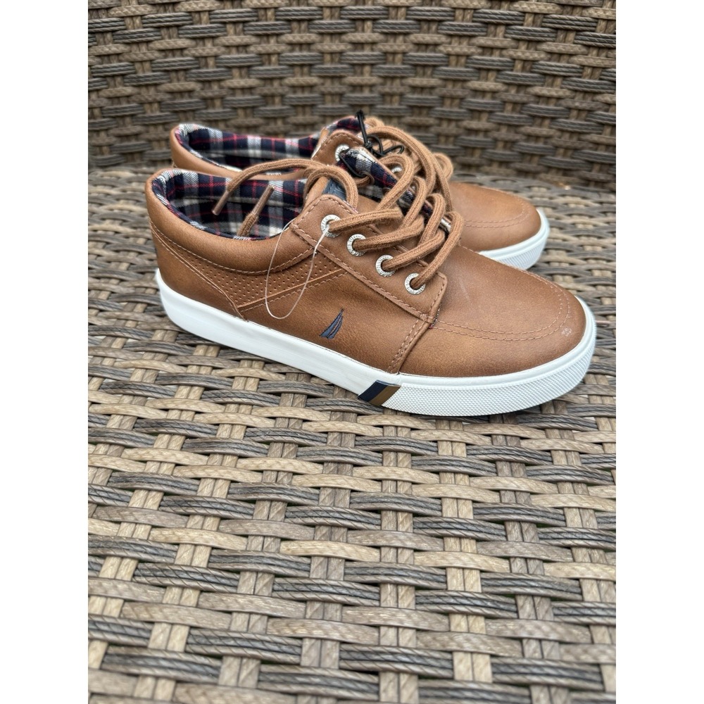Nautica ten casual shoes size 1 very good condition..